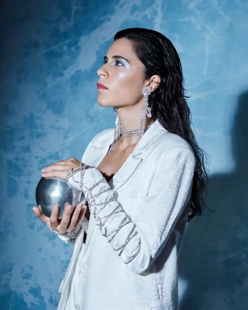 LAURA MARCHAL